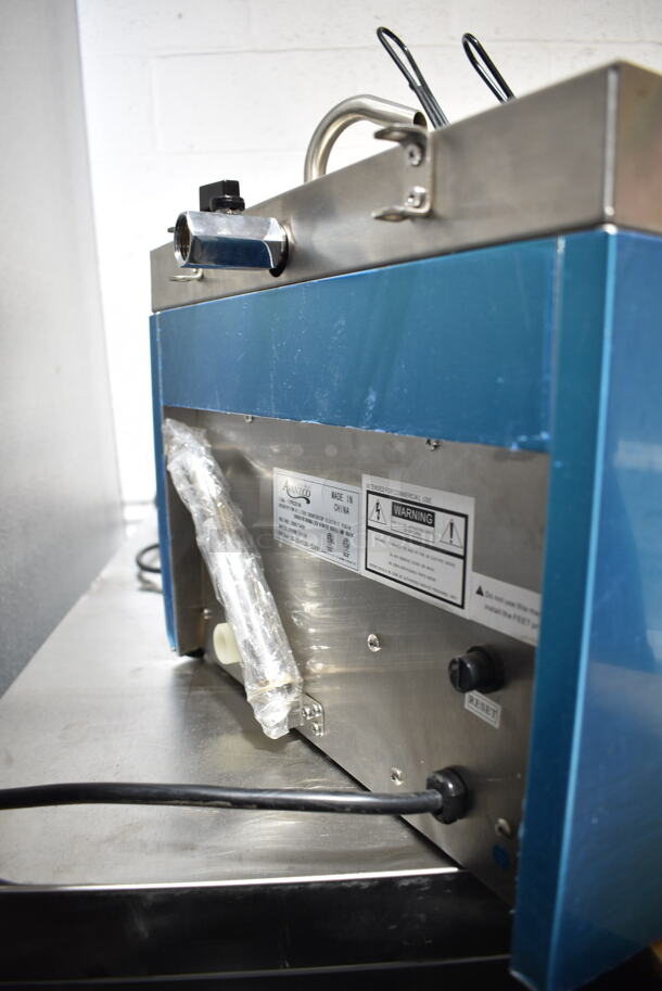 BRAND NEW SCRATCH AND DENT! 2023 Avantco PC201 Stainless Steel 2.1 Gallon / 8 Liter Electric Countertop Pasta Cooker / Rethermalizer. 208/240 Volts, 1 Phase.  - Image 7 of 8