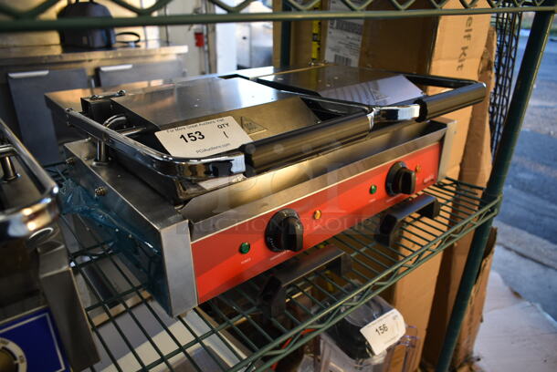 BRAND NEW SCRATCH AND DENT! 2022 Avantco 177P85S Stainless Steel Commercial Countertop Double Panini Press. 120 Volts, 1 Phase. Tested and Working! - Image 3 of 6
