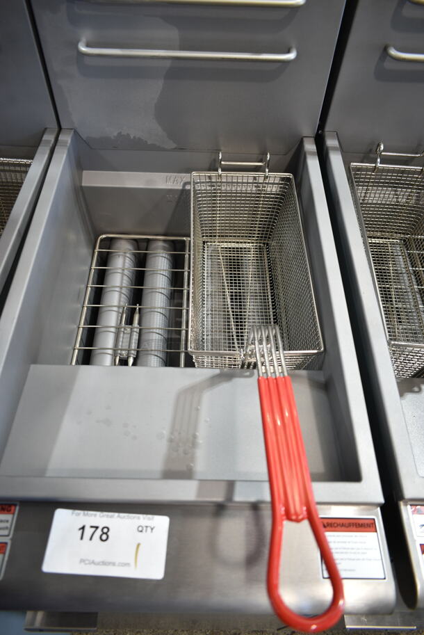 BRAND NEW SCRATCH AND DENT! 2024 Avantco 177FFES50N 45-50 lb. Natural Gas Stainless Steel Floor Fryer w/ 1 Metal Fry Basket. 85,000 BTU - Image 3 of 6