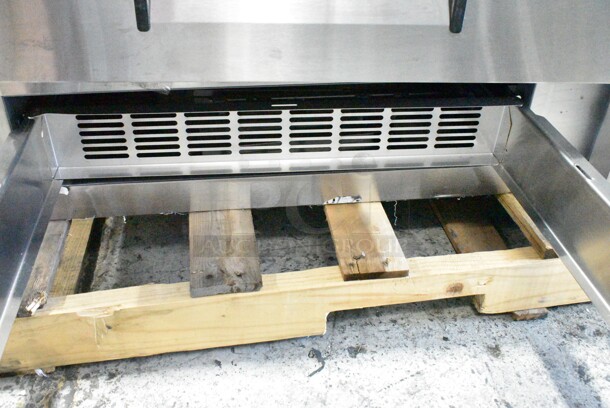 BRAND NEW SCRATCH AND DENT! 2024 Avantco 178CBE72HC Stainless Steel 72" 4 Drawer Refrigerated Chef Base. 115 Volts, 1 Phase. Tested and Powers On But Does Not Get Cold; Shows Error Code - Image 4 of 9