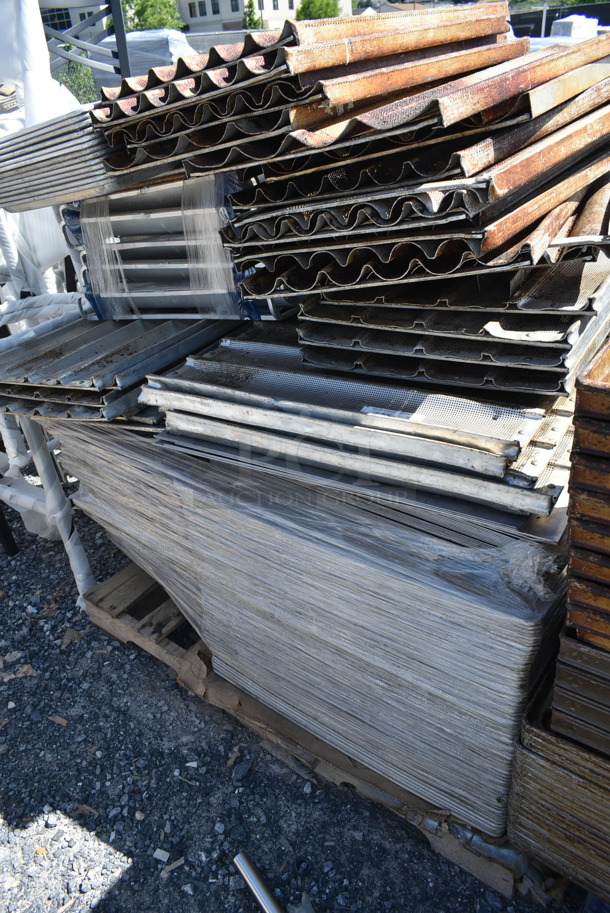 PALLET LOT of Approximately 259 Various Loaf Baking Pans Including 6 Loaf Baking Pans, Full Size Baking Pans. 259 Times Your Bid! - Image 1 of 11