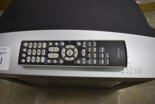 Toshiba MW14F51 TV With VHS and DVD Player. Comes With Remote (Main Building) - Image 3 of 4