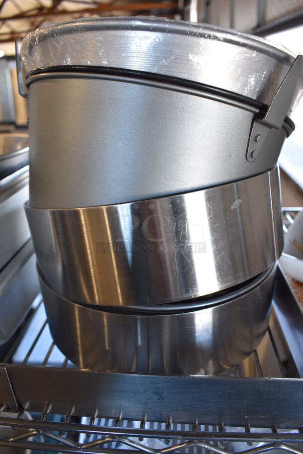 ALL ONE MONEY! Tier Lot of Various Items Including Baking Pans.  - Image 3 of 4