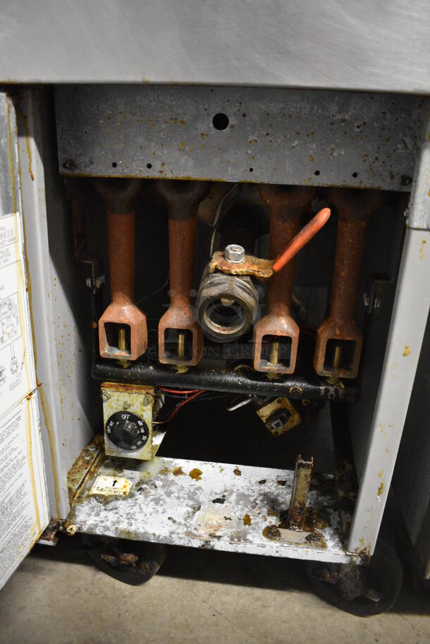 Dean Model SM150GN Stainless Steel Commercial Floor Style Natural Gas Powered Deep Fat Fryer w/ 2 Baskets on Commercial Casters. 120,000 BTU. 15.5x30x47 - Image 4 of 5