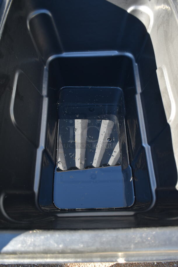 5 BRAND NEW SCRATCH AND DENT! Rubbermaid Black Poly Bins on Commercial Casters. 5 Times Your Bid! - Image 4 of 4