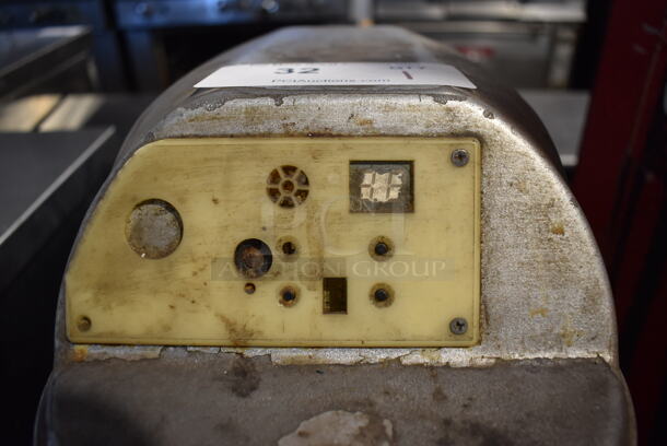 Axis M-30 Metal Commercial 30 Quart Planetary Dough Mixer w/ Stainless Steel Mixing Bowl and Bowl Guard. 110 Volts, 1 Phase. 21x24x45. Tested and Powers On - Image 4 of 8