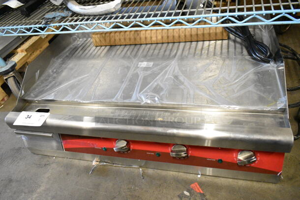 BRAND NEW SCRATCH AND DENT! Avantco 177EG30N Stainless Steel Commercial Countertop Electric Powered Flat Top Griddle. 208/240 Volts, 1 Phase. - Image 4 of 7