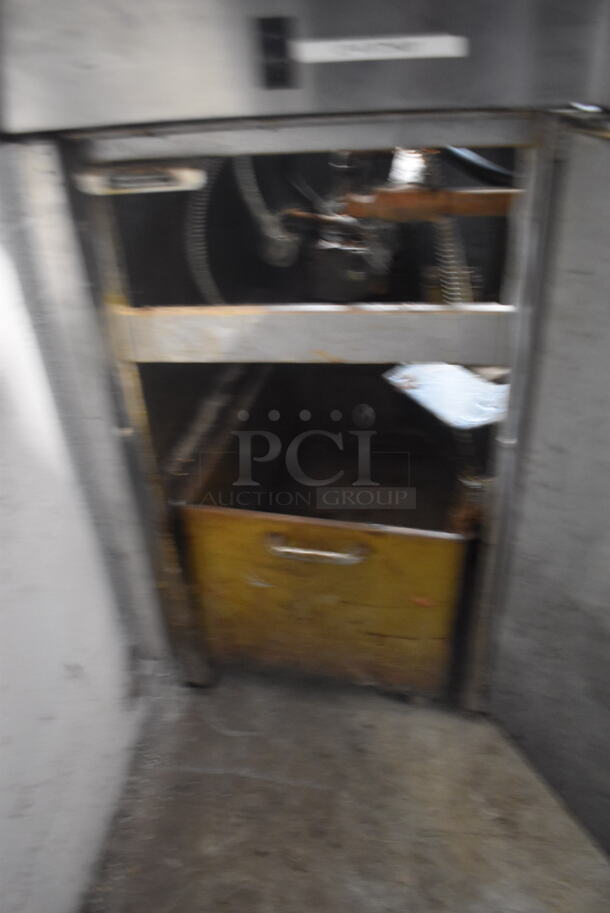 Garland M35SS Commercial Stainless Steel Free Standing Natural Gas Fryer With 3 Fry Pots. - Image 5 of 9