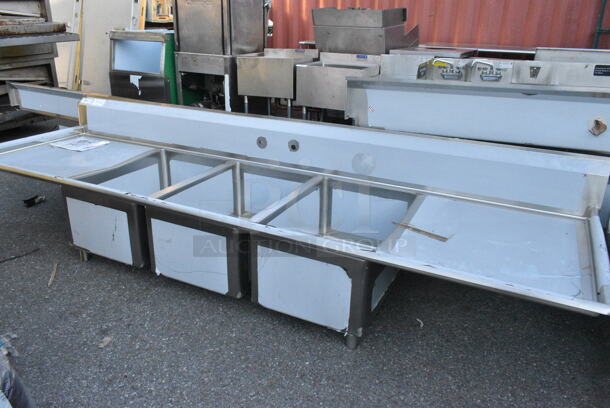 BRAND NEW SCRATCH AND DENT! Regency 600S32030230 124" 16-Gauge Stainless Steel Three Compartment Commercial Sink with 2 Drainboards - 20" x 30" x 14" Bowls - Image 2 of 9
