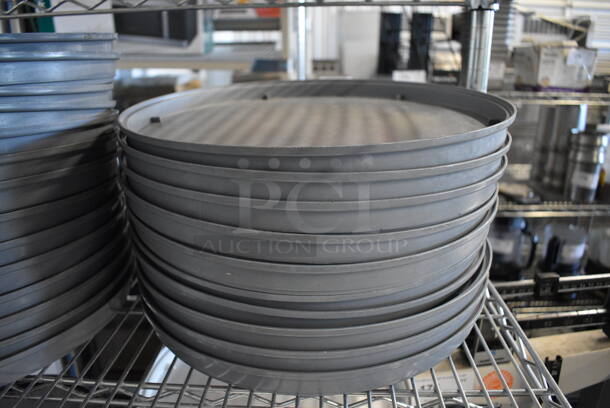 ALL ONE MONEY! Lot of 49 Pizza Hut Gray Poly Round Pizza Making System Trays. 15.5x15.5x1