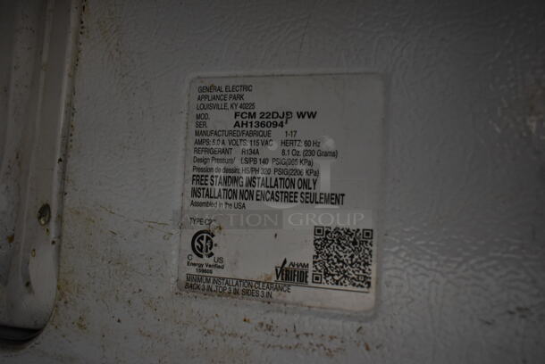 General Electric GE FCM 22DJB WW Metal Chest Freezer w/ Hinge Lid. 115 Volts, 1 Phase. Tested and Working! - Image 5 of 5