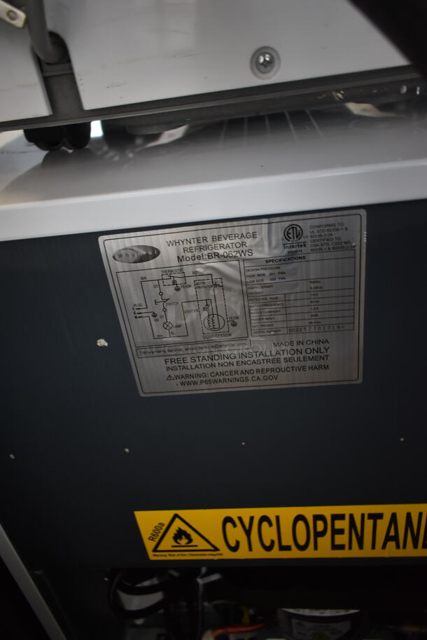 BRAND NEW SCRATCH AND DENT! Whynter BR-062WS Stainless Steel Commercial 62 Can Capacity Mini Cooler Merchandiser w/ Lock. 115 Volts, 1 Phase. Tested and Working! - Image 4 of 4