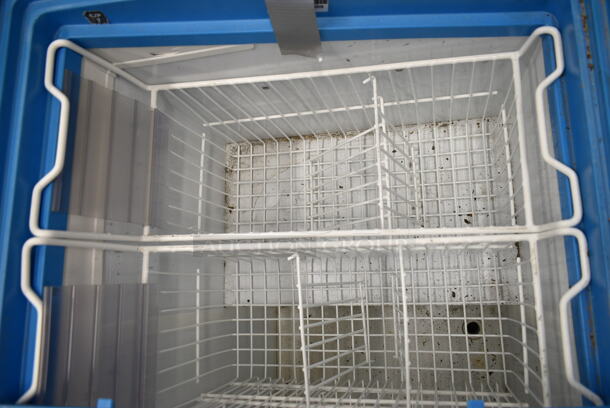 AHT RIO S 100 Metal Commercial Novelty Ice Cream Freezer Merchandiser on Commercial Casters. 115 Volts, 1 Phase. Tested and Working! - Image 4 of 6