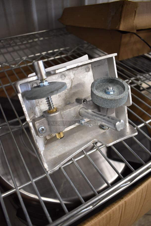 Metal Commercial Blade Sharpener. 6x6x5 - Image 5 of 5