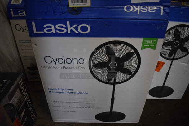 BRAND NEW SCRATCH AND DENT! Lasko Cyclone Large Room Pedestal Fan