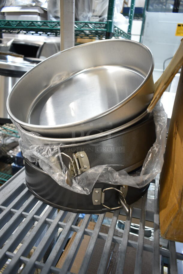 3 BRAND NEW SCRATCH AND DENT! Choice 407SFPANNS12 12" x 3" Non-Stick Aluminized Steel Springform Cake Pan. 3 Times Your Bid!  - Image 4 of 5