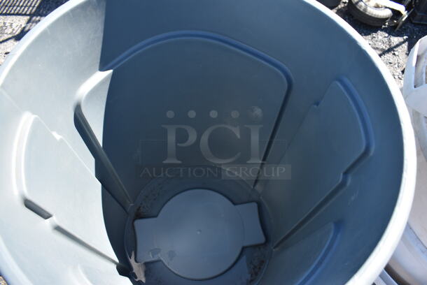 7 Various BRAND NEW Rubbermaid Brute Poly Trash Cans; 3 White and 4 Gray. Includes 24x22x28. 7 Times Your Bid! - Image 4 of 4