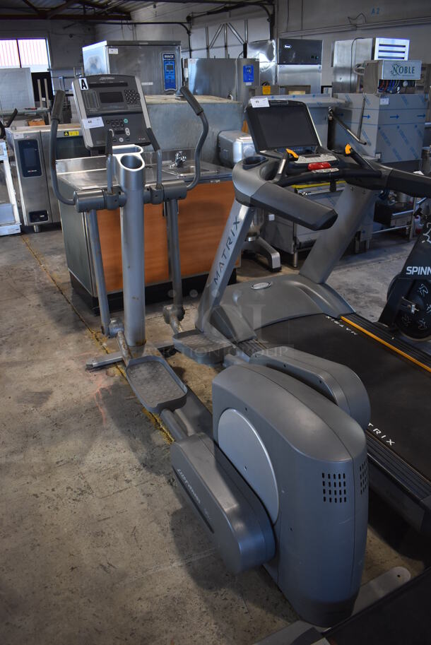 Life Fitness 95Xi Metal Commercial Fit Stride Total Body Trainer Elliptical Machine. 26x82x63. Tested and Working!