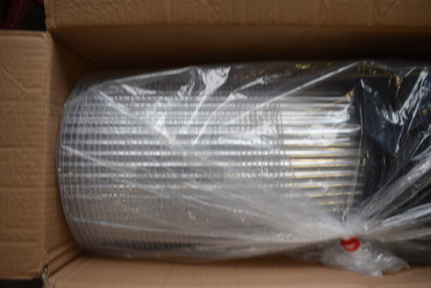 BRAND NEW IN BOX! Choice Disposable Cake Takeout Containers w/ Black Base and Clear Dome Lid - Image 3 of 4