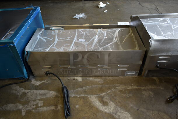 BRAND NEW SCRATCH AND DENT! 2023 Avantco 177EG30N Stainless Steel Commercial Countertop Electric Powered Flat Top Griddle. 208/240 Volts, 1 Phase. - Image 4 of 5