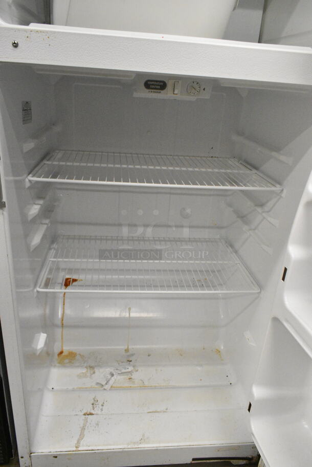 General Electric GE HTR15ABMDRWW Metal Cooler w/ Freezer. 115 Volts, 1 Phase. Tested and Working! - Image 4 of 6