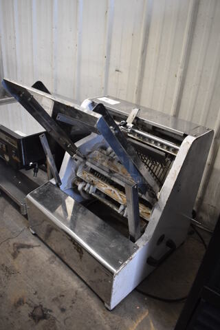 Metal Commercial Countertop Bread Loaf Slicer. 120 Volts, 1 Phase. 21x27x27. Tested and Working!