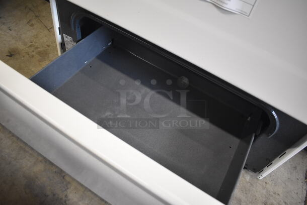 BRAND NEW! Hotpoint R B526D H1CC Metal 4 Burner Range w/ Oven. 30x30x48 - Image 7 of 8