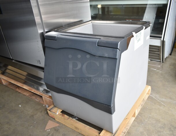 BRAND NEW SCRATCH AND DENT! 2023 Scotsman B330P Ice Storage Bin 344 lb. - Image 3 of 9
