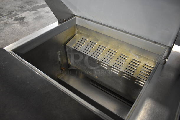 Continental Model SW60-24M Stainless Steel Commercial Sandwich Salad Prep Table Bain Marie Mega Top Bain Marie w/ 2 Over Shelves on Commercial Casters. 115 Volts, 1 Phase. 60x36x72. Tested and Working! - Image 6 of 10