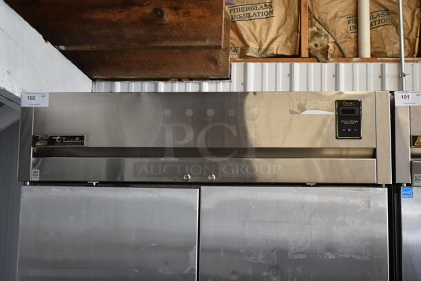 True TG2R-2S ENERGY STAR Stainless Steel Commercial 2 Door Reach In Cooler w/ Poly Coated Racks on Commercial Casters. 115 Volts, 1 Phase. Tested and Working! - Image 2 of 8