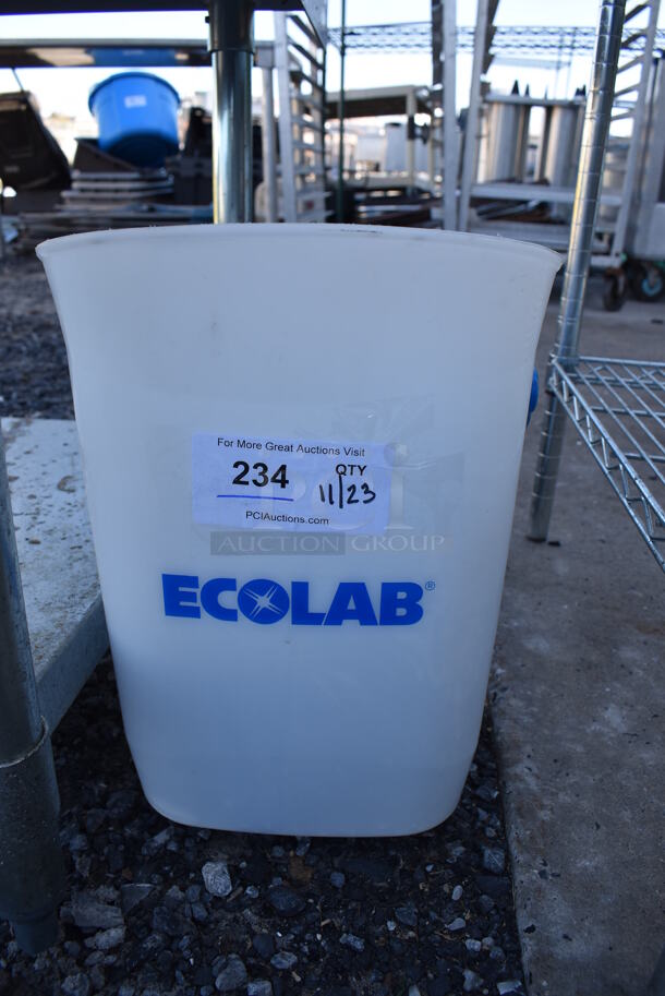 Ecolab White Poly Ice Bucket. 12x14x15