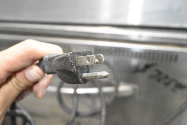 Stainless Steel Commercial Countertop Heated Display Case Merchandiser. 220 Volts, 1 Phase. Tested and Working! - Image 3 of 4