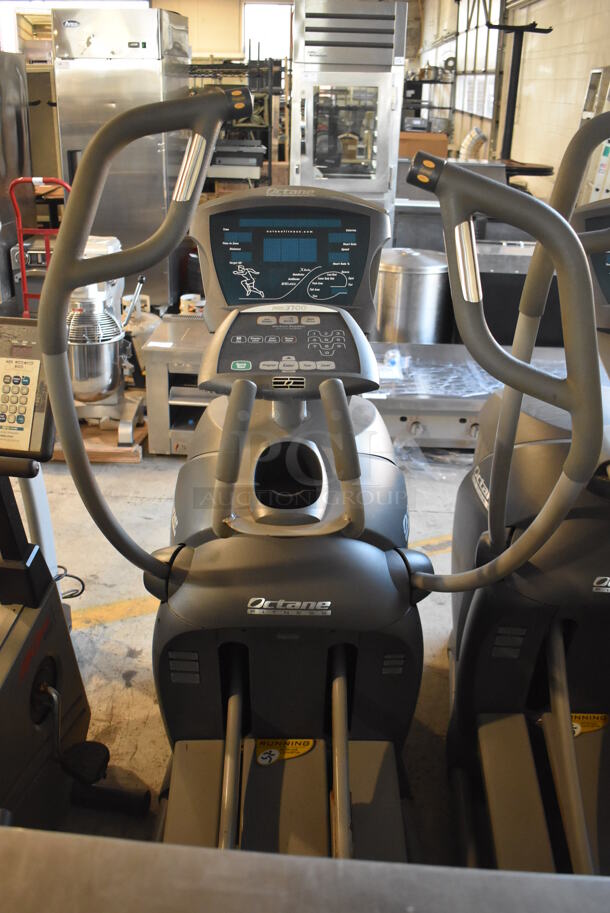 Octane Fitness Pro 3700 Metal Commercial Elliptical Machine. 30x77x64. Tested and Working! - Image 6 of 6
