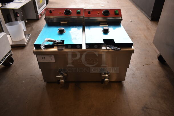 BRAND NEW SCRATCH AND DENT! Avantco 177F202 Stainless Steel 30 lb. Dual Tank Medium-Duty Electric Countertop Fryer w/ 2 Metal Fry Baskets and 2 Lids. 208/240 Volts, 1 Phase. - Image 2 of 9