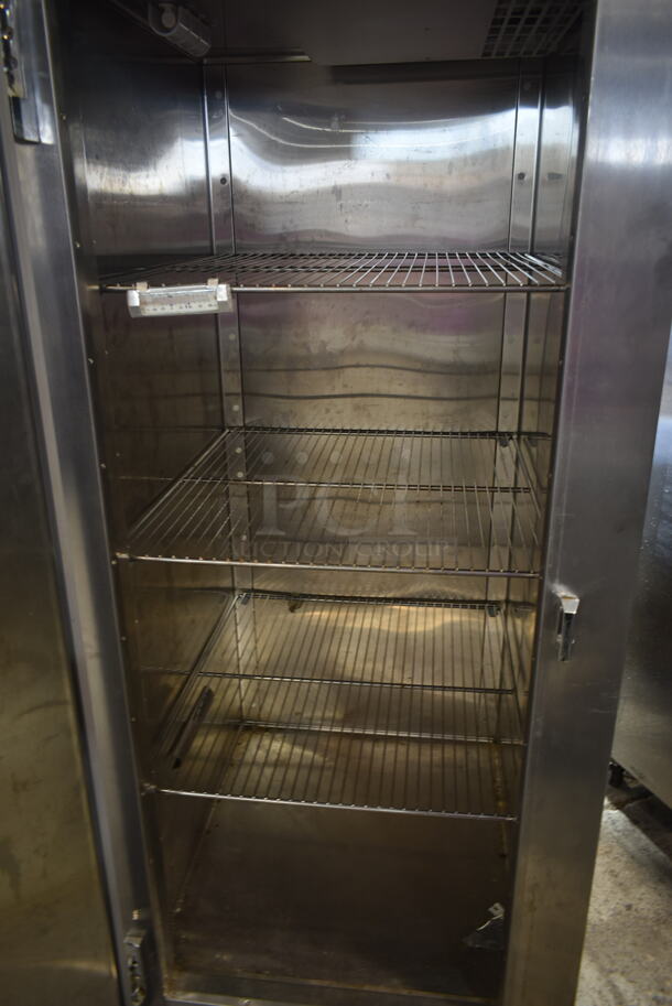 Traulsen RLT132WUT-FHS Stainless Steel Commercial Single Door Reach In Freezer w/ Metal Racks. 115 Volts, 1 Phase. Tested and Powers On But Does Not Get Cold - Image 3 of 5