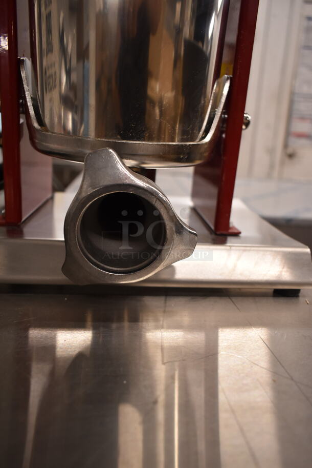 BRAND NEW SCRATCH AND DENT! 2023 Tre Spade  11 lb. Manual Vertical Sausage Stuffer - Image 6 of 7