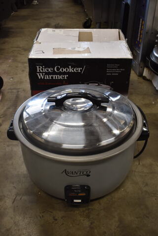 BRAND NEW IN BOX! Avantco 177RCA124 Stainless Steel Electric Countertop 124 Cup Rice Cooker/Warmer With Scooper and Cup. 240V. Tested And Working! 