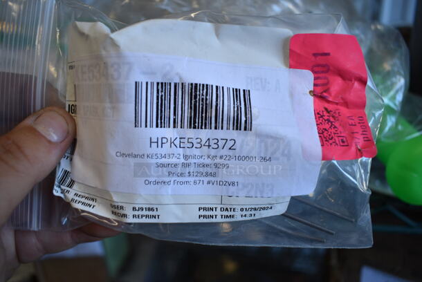 2 BRAND NEW SCRATCH AND DENT! Items; HPKE55240R Cleveland KE55240R Gas Vlv;3/4 C/W Elbw(Kgl) and HPKE534372 Cleveland KE53437-2 Ignitor; Kgt #22-100001-264. 2 Times Your Bid! - Image 4 of 4