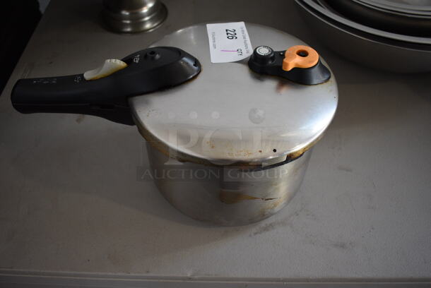 Metal Pressure Cooking Pot. 10x15x9