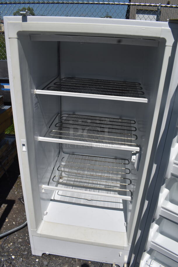 Sears 253.9284110 White Residential Freezer. 115 Volt 1 Phase. Tested and Working! - Image 4 of 7