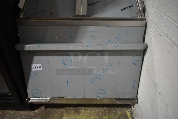 BRAND NEW SCRATCH AND DENT! ServIt 423TCW26 Stainless Steel Commercial 26 Gallon First-In First-Out Chip Warmer / Merchandiser. Missing 2 Legs. 120 Volts, 1 Phase. Tested and Working!  - Image 4 of 7