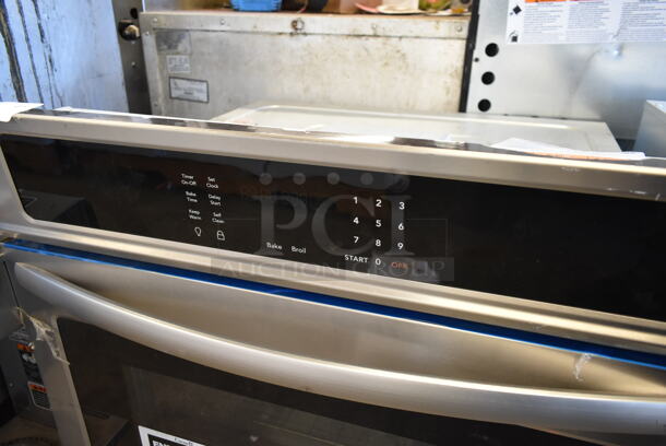 Frigidaire LFEW3026TFC Stainless Steel Electric Powered Oven. 120/208-240 Volts, 1 Phase.  - Image 2 of 4