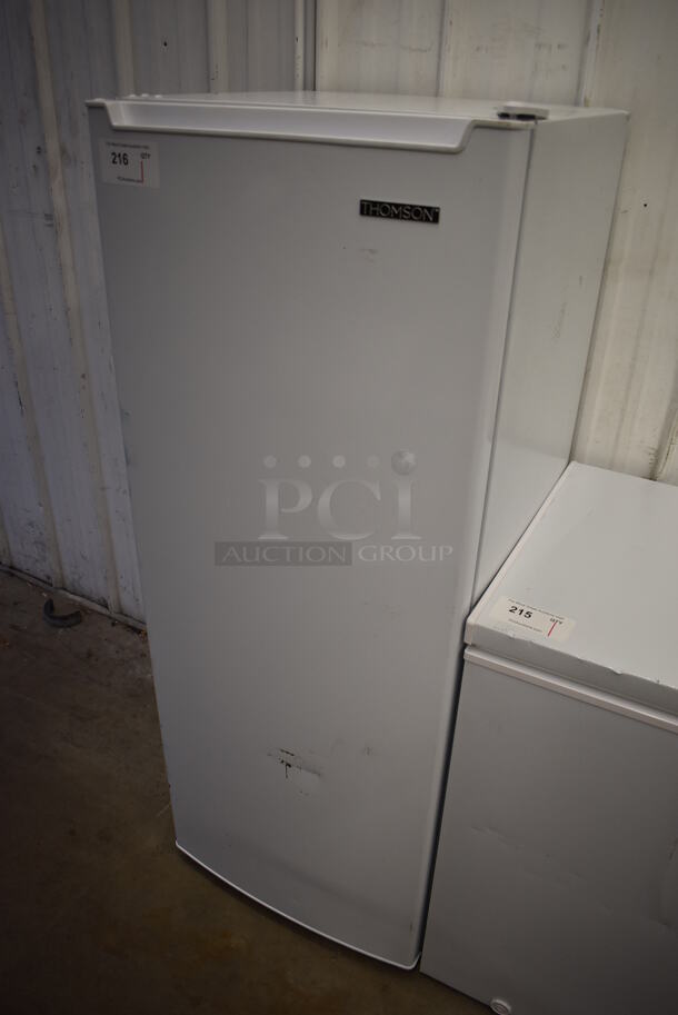 BRAND NEW SCRATCH AND DENT! Thomson TFRF690 Metal Single Door Reach In Freezer. 115 Volts, 1 Phase. 21.5x22x56. Tested and Working! - Image 2 of 6