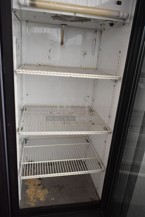 True GDM-12 ENERGY STAR Metal Commercial Single Door Reach In Cooler Merchandiser w/ Poly Coated Racks. 115 Volts, 1 Phase. Tested and Working! - Image 2 of 3
