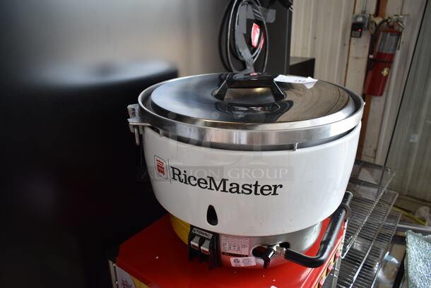 BRAND NEW SCRATCH AND DENT! RiceMaster Town RM-55N-R Natural Gas 110 Cup (55 Cup Raw) Gas Rice Cooker and Warmer - Image 5 of 8