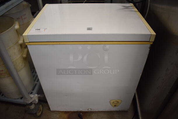 Sears 253.12502410 Chest Freezer. 115 Volts, 1 Phase. 29x21x32.5. Tested and Working! - Image 1 of 5