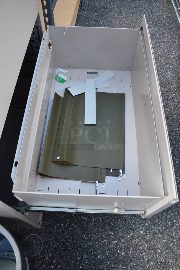 Tan Metal 4 Drawer Filing Cabinet. 30x18x52.5 - Image 6 of 9