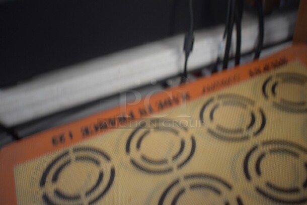 8 Orange Silform Baking Pan Liners. 11.5x16.5. 8 Times Your Bid! - Image 3 of 3