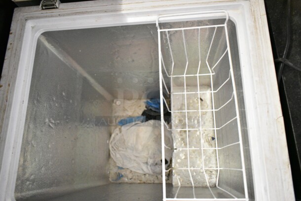 Hisense FC50D6EWD Metal Chest Freezer. 115 Volts, 1 Phase. Tested and Working! - Image 3 of 5