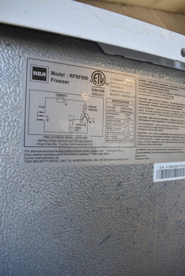 RCA Model RFRF690 Single Door Reach In Cooler. 115 Volts, 1 Phase. 21.5x22.5x55.5. Tested and Powers On But Does Not Get Cold - Image 4 of 4